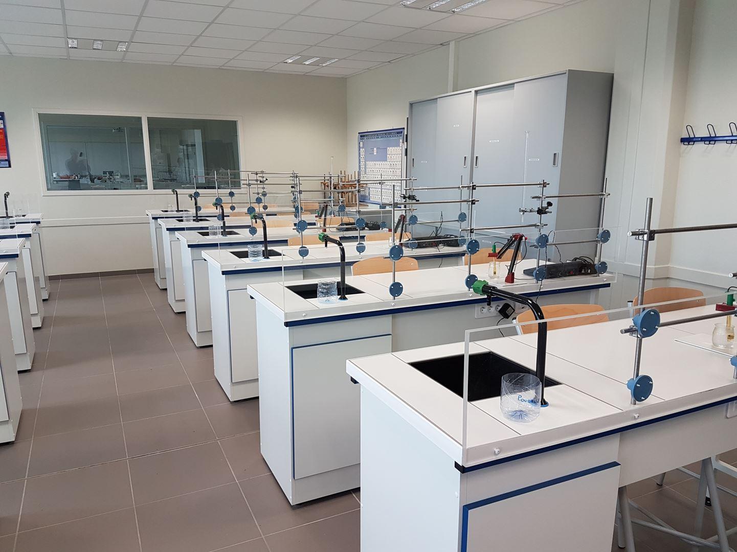 AMENAGEMENT DU POLE SCIENCES - LYCEE ALIENOR D'AQUITAINE A POITIERS (86)